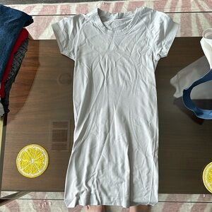 LULU NEUTRAL PURPLE/CREAM SWIFTLY SHORT SLEEVE TANK SIZE 2